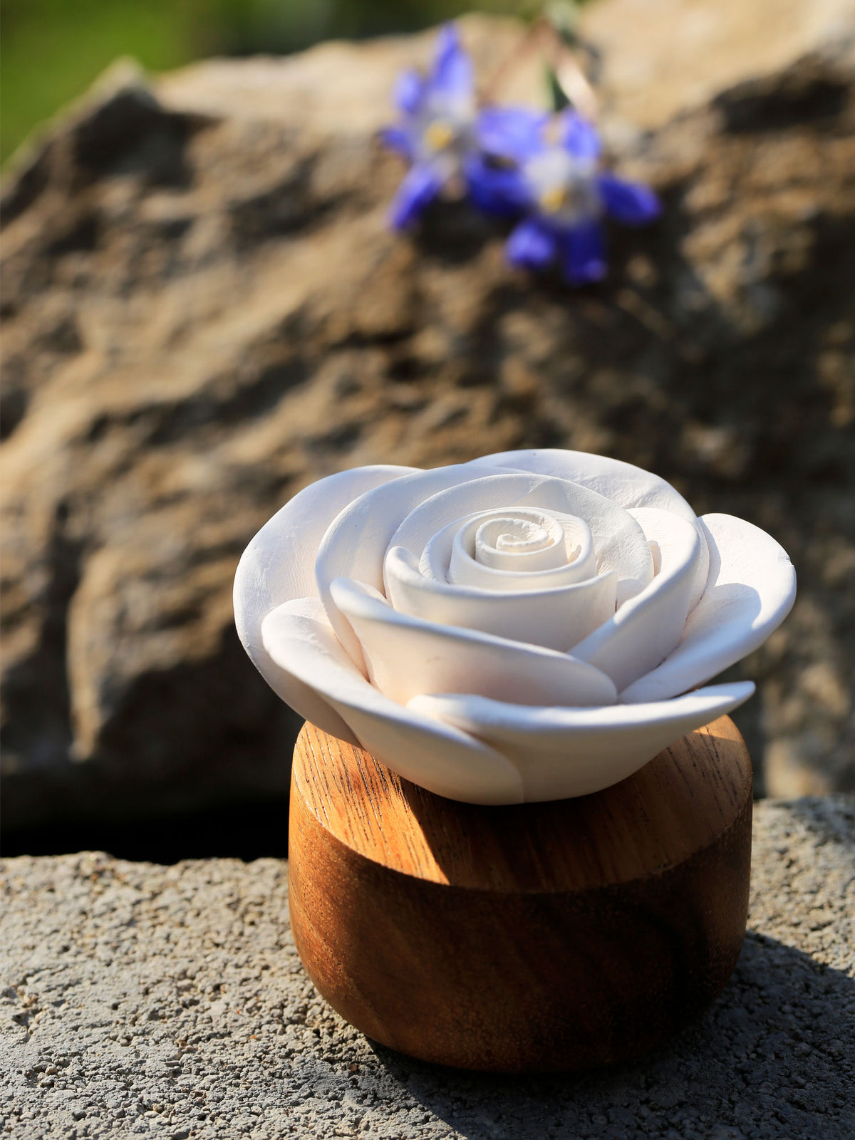 Handmade Rose Ceramic and Wood Diffuser - Magnifissance