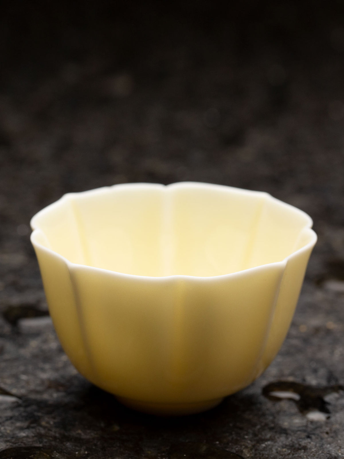 Porcelain Begonia-Shaped Teacup