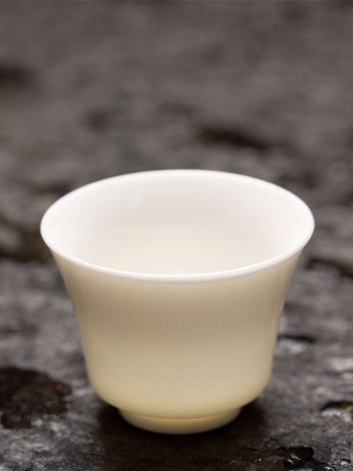 White Porcelain Horseshoe Teacup